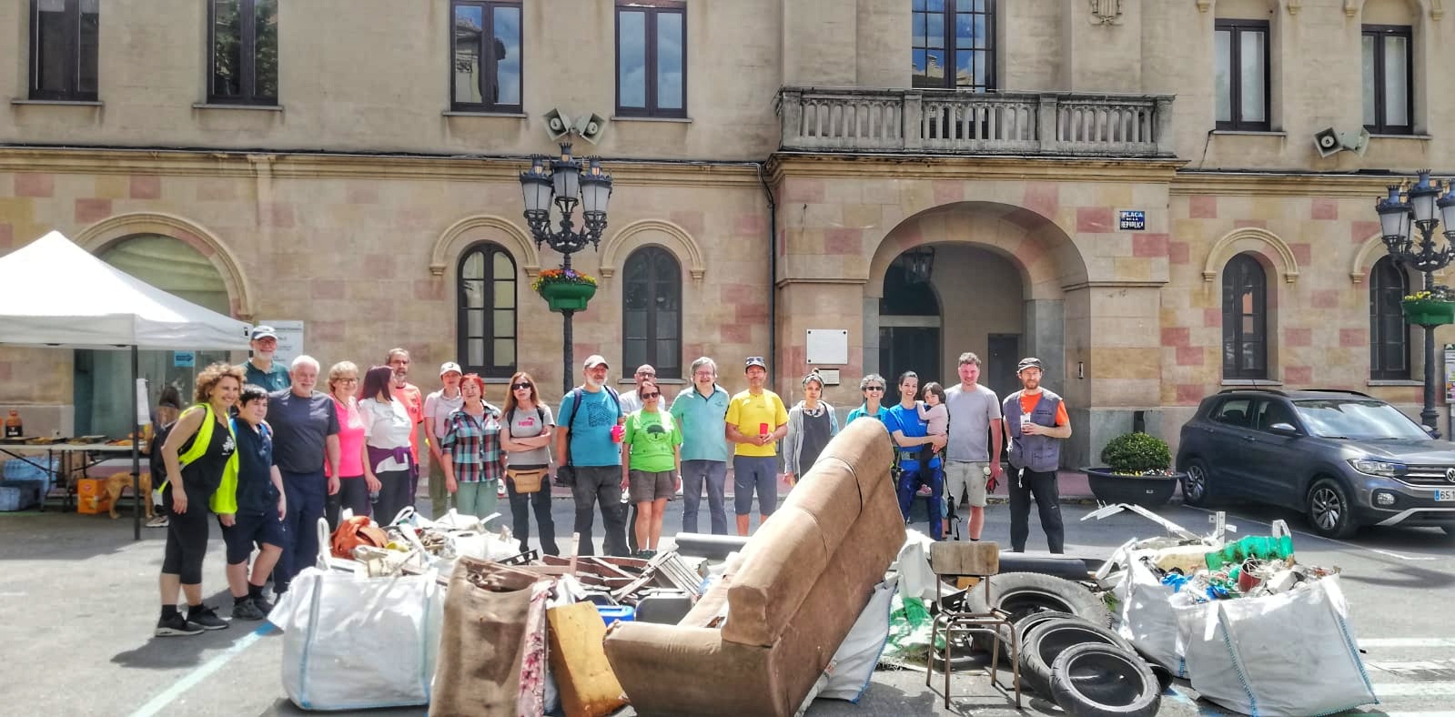 Vilassar recull dues tones de residus en una nova edició del Let's Clean Up
